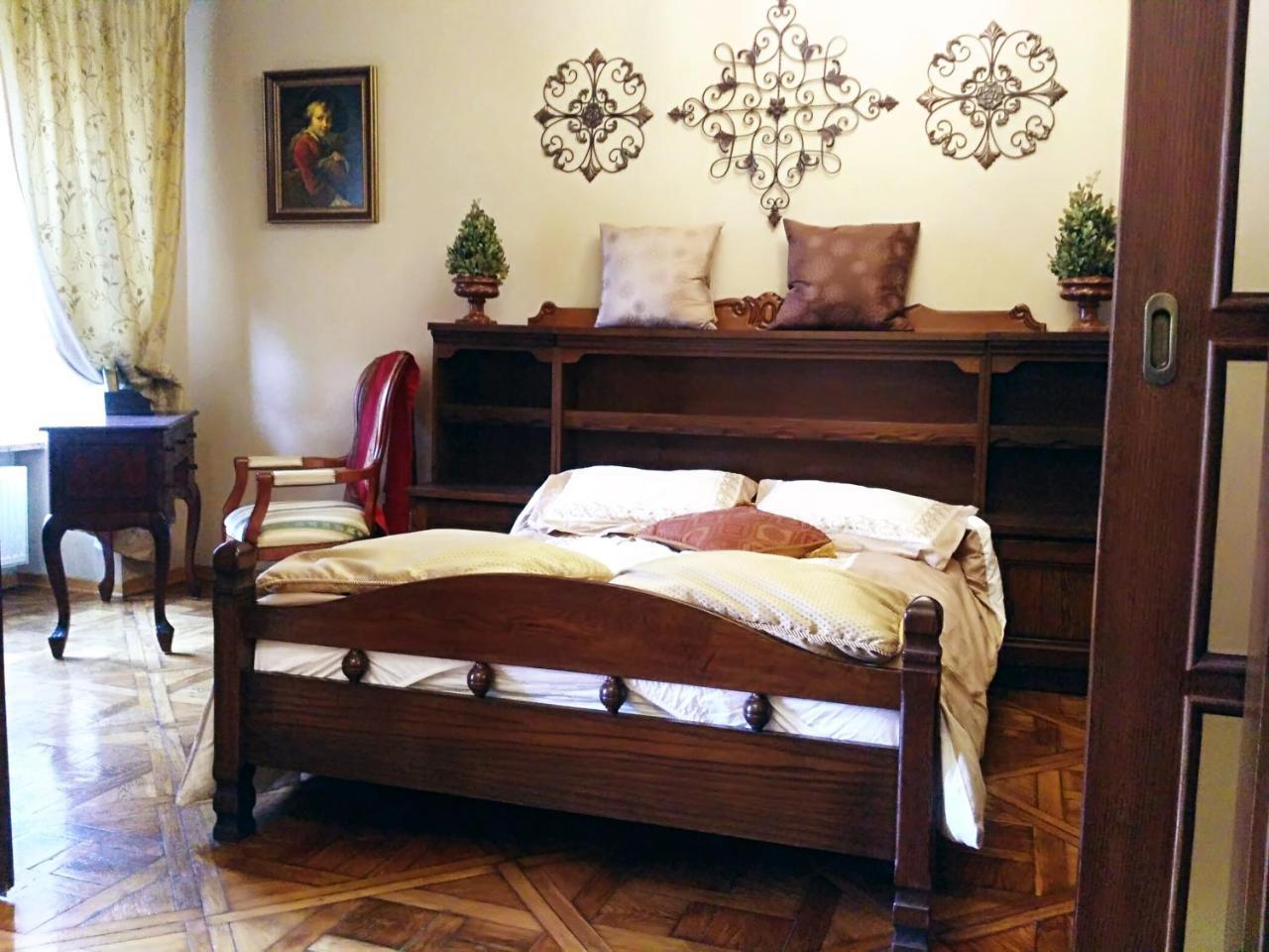 Apartment On Rynok Square Lviv Exterior photo