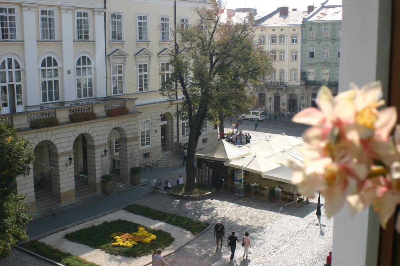 Apartment On Rynok Square Lviv Exterior photo