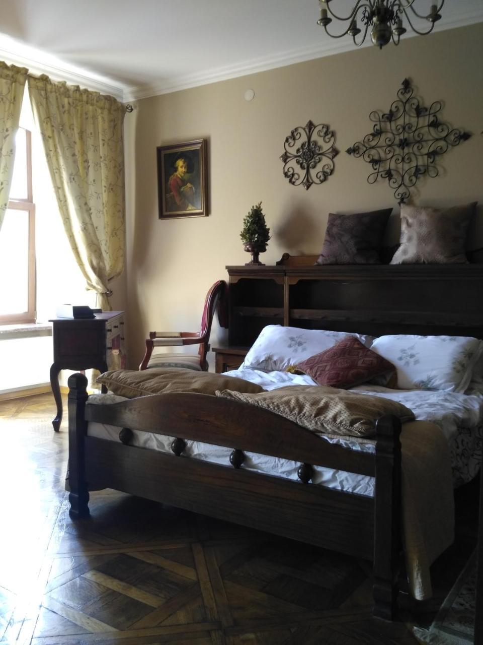 Apartment On Rynok Square Lviv Exterior photo
