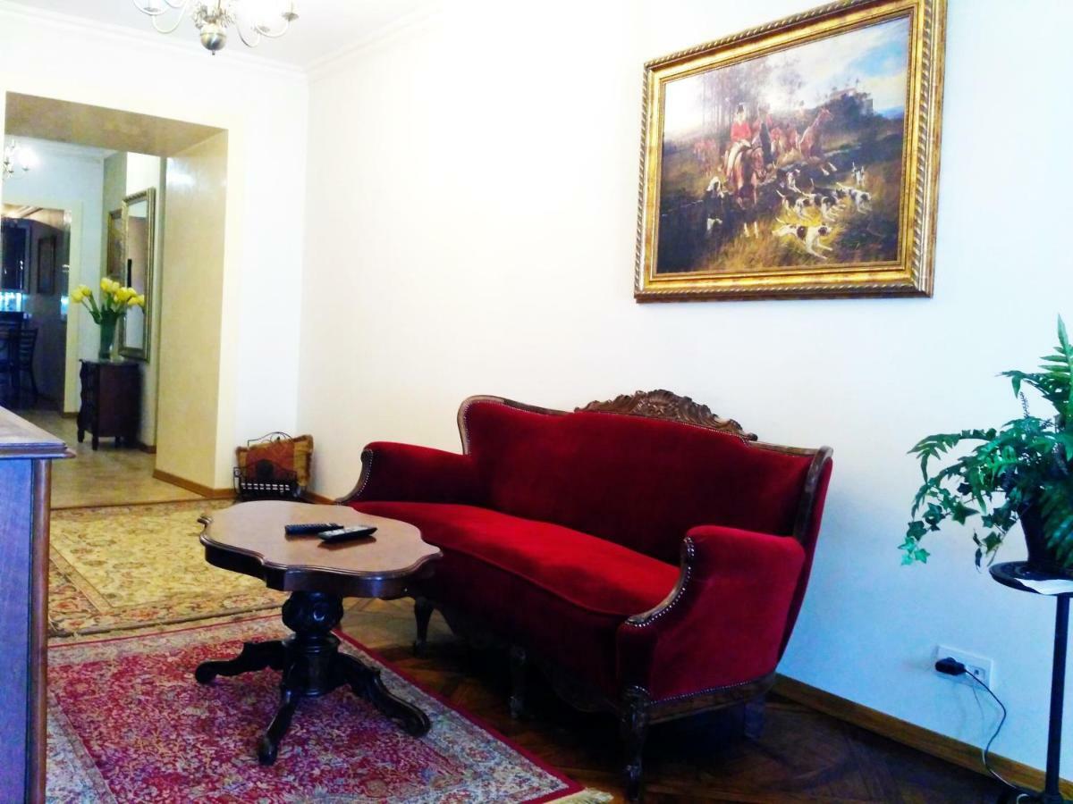 Apartment On Rynok Square Lviv Exterior photo