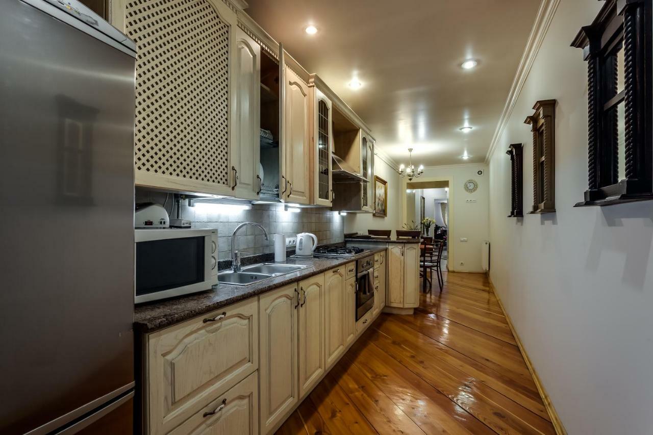 Apartment On Rynok Square Lviv Exterior photo